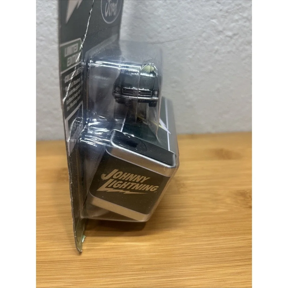 JOHNNY‎ LIGHTNING 1965 FORD MUSTANG 2+2 FASTBACK -IVY GREEN POLY